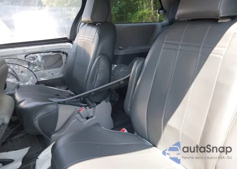 2019 Toyota Sienna L 7 Passenger z USA, uszkodzony, nr VIN 5TDZZ3DC8KS003117